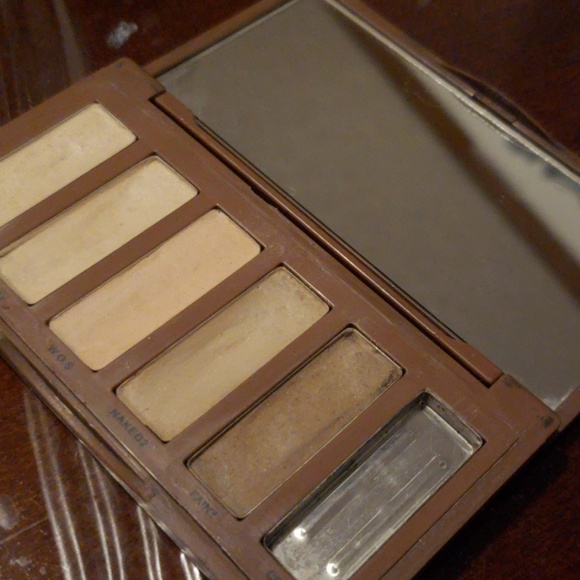 Eye shadow - Picture 2 of 2